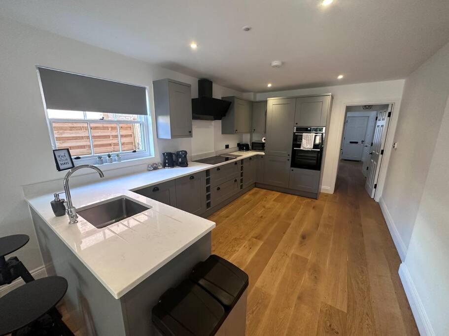 Вилла Riverside 3 Bed House Винчестер Экстерьер фото
